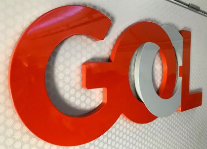 Logotipo da Gol Linhas Aéreas Inteligentes, no Aeroporto Internacional de Natal
