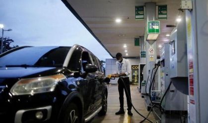 Gasolina mais barata começa a valer nesta terça (3) após corte da Petrobras