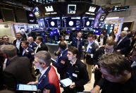 Wall Street: Dow Jones cai, mas S&P 500 e Nasdaq fecham em níveis recordes