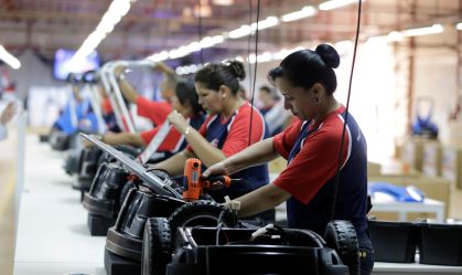 Indústria avançou em faturamento, horas trabalhadas e utilização da capacidade em abril, aponta CNI