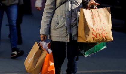 Inflação dos EUA desacelera em março e gastos dos consumidor aumentam