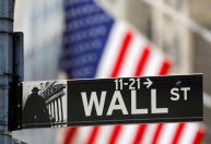 Apesar de recordes, Wall Street deve enfrentar cenário difícil e volátil no ano