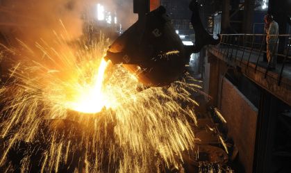 Minério de ferro atinge máxima em mais de três semanas, com apostas em maior demanda