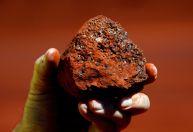 Minério de ferro recua com piora na expectativa de demanda na China