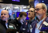 Wall Street recua com preocupações sobre teto da dívida dos EUA