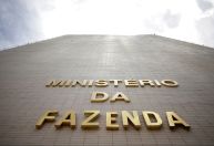 Após Fitch elevar nota do Brasil, Fazenda defende agenda de reformas, ajuste fiscal e queda do juro