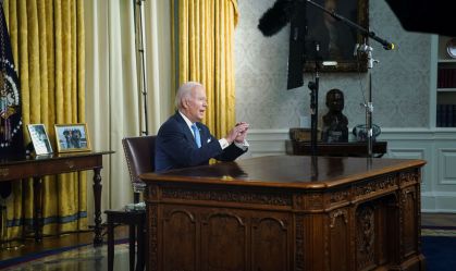 Após aprovação no Congresso, Biden sanciona lei que suspende teto da dívida dos EUA