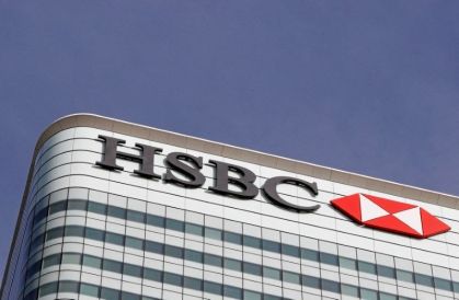 Logo do HSBC visto em prédio de Londres, na Inglaterra
