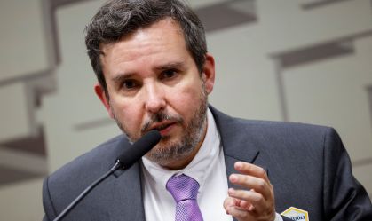 Presidente da Americanas exibe na CPI mensagens que sugerem dolo de ex-diretores; veja documentos