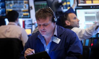Wall Street fecha em queda, após Powell sinalizar retomada do aperto monetário do Fed