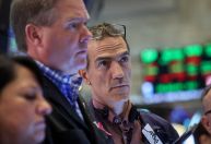 Wall Street recua com investidores à espera de ata do Fed