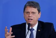 “Reeleição não tem contribuído para políticas públicas”, diz Tarcísio à CNN