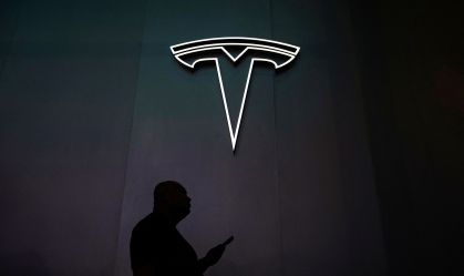 Símbolo da Tesla é visto na Conferência Mundial de Inteligência