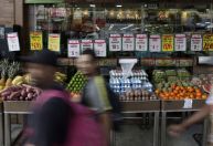 Inflação de alimentos dói mais no bolso das famílias mais pobres; entenda