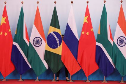 Bandeiras dos países que formam os Brics durante reunião de cúpula do grupo em Xiamen, na China