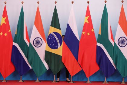 Bandeiras dos países que formam os Brics durante reunião de cúpula do grupo em Xiamen, na China