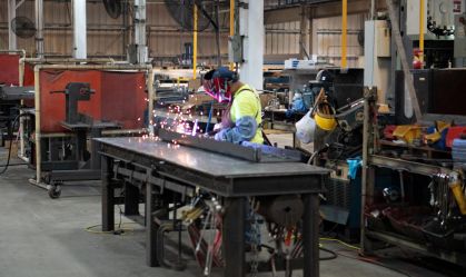 Produção manufatureira dos EUA sobe mais do que o esperado em fevereiro