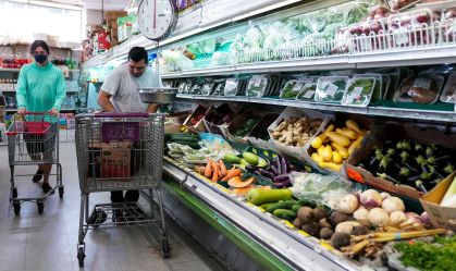 Inflação anual dos EUA desacelera e pode deixar país mais perto de encerrar ciclo de alta nos juros