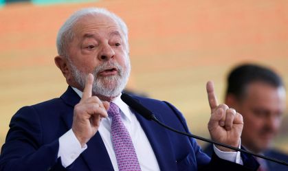 Partidos do Centrão pressionam Lula por definições sobre ministérios