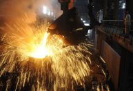 Produção industrial e varejo da China sobem acima do esperado em março