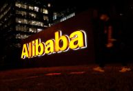 Ações da Alibaba caem após decepção com vendas e desistência de IPO
