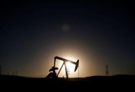 Petróleo fecha em queda de mais de 4% com sinais de fraqueza na China e Europa e dólar valorizado