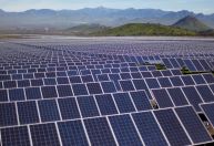 Tarifa de importação sobre painéis solares pode afetar mais de 85% dos projetos, diz associação