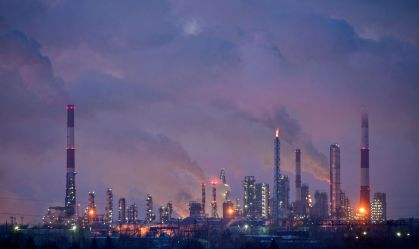 Refinaria de petróleo em Ufa, na Rússia, pega fogo, diz agência