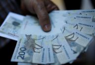 Trabalhadores nascidos em fevereiro recebem abono salarial nesta sexta (15)