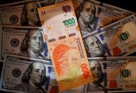 Desvalorização do dólar oficial é medida mais aguardada por empresários argentinos