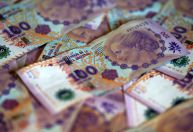 Bolsa na Argentina dispara 4,7% após fim do controle de câmbio; dólar sobe