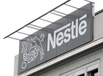Logo da Nestlé em unidade em Konolfingen, Suíça