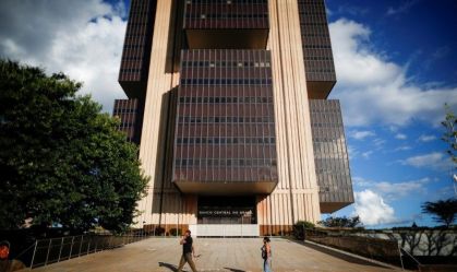 Concessões de empréstimos no Brasil recuam 0,7% em outubro, diz Banco Central