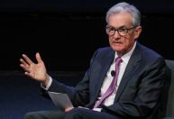 Ainda é cedo para esperar cortes e nova alta dos juros não foi descartada, diz presidente do Fed