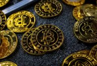 Bitcoin cai em sessão com aversão ao risco