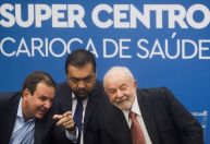 Lula reforça aliança com Paes, recebe Castro no palanque e prestigia centrão no Rio