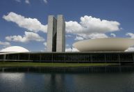 De volta à pauta de debate, fim da reeleição já foi proposto 57 vezes no Congresso