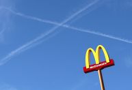 McDonald's tem queda no lucro e em receita; vendas caem nos EUA no 1ºtri