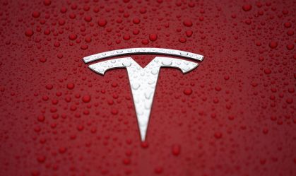 Elon Musk diz que Tesla vai revelar um "robotáxi" em agosto