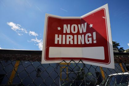 Anúncio de vaga de emprego em Somerville, EUA