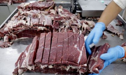 Boicote ao Carrefour: frigoríficos interrompem fornecimento de carne à rede brasileira; entenda