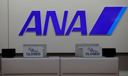 Japão: voo retorna a aeroporto após passageiro morder comissária de bordo