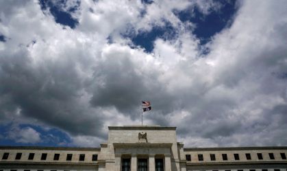 Mercado de trabalho estável permite que Fed não se apresse em cortar juros