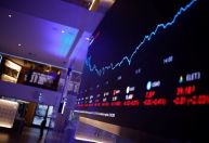 Ibovespa cai 2,5% na semana, pior desempenho desde março; dólar sobe 1,45%, a R$ 4,92