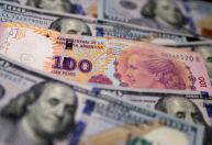 Na Argentina, salário mínimo aumenta em dólares e se aproxima de valor no Brasil