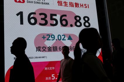 Telão mostra índices acionários em Hong Kong