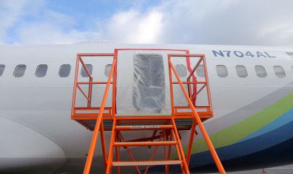 Suposta causa de explosão em porta de Boeing 737 pode ser definida; entenda