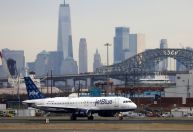 Corpos são encontrados no trem de pouso de avião da JetBlue na Flórida