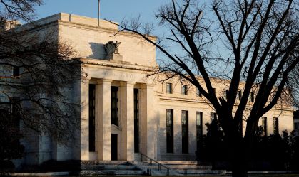 Trump volta a pressionar Fed e fala em combater Powell