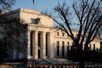 Trump volta a pressionar Fed e fala em combater Powell